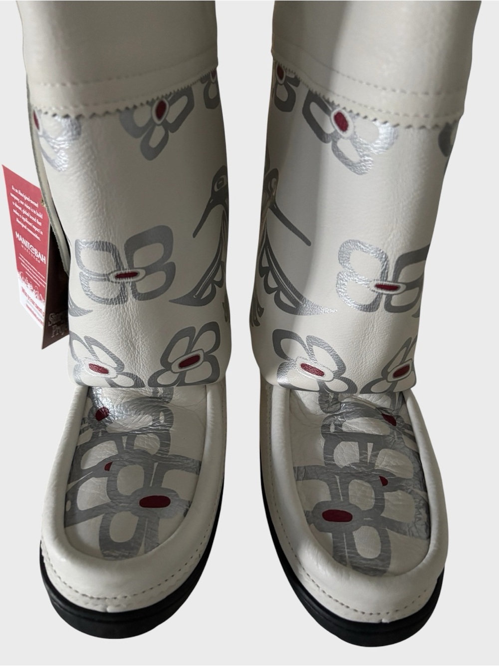 Cream Manitobah Mukluk Boots with Heminbird & Flower Silver Accent - Picture 4 of 4